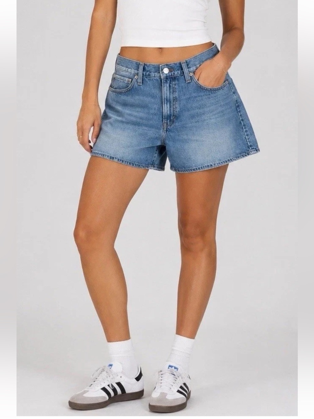 Levi’s Women’s 941 Baggy Jean Short High Rise Size 34 Medium Wash Classic Denim
